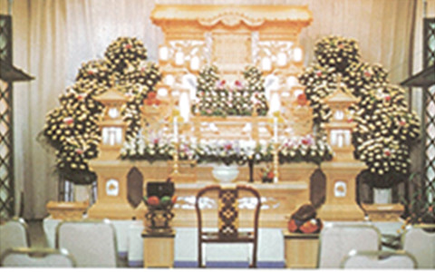 式場祭壇飾りの一例（雪室）